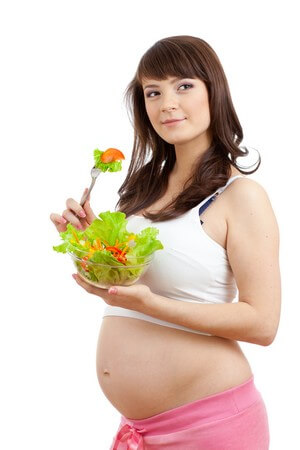 femme enceinte qui mange