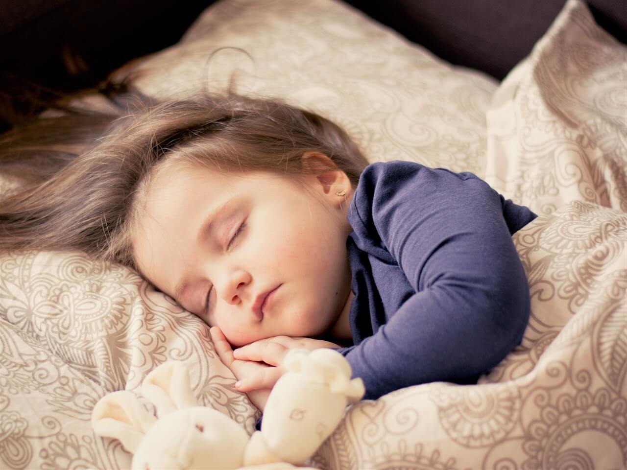 bébé en plein sommeil